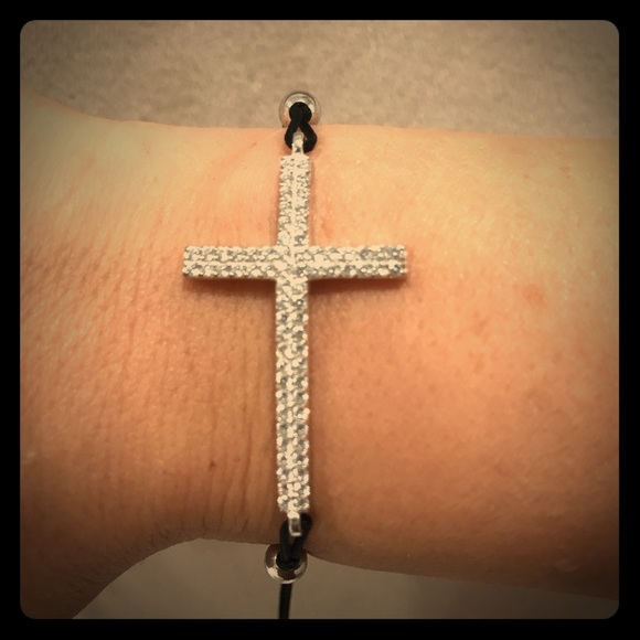 EUC Silver (925) Cross Bracelet - Picture 1 of 3